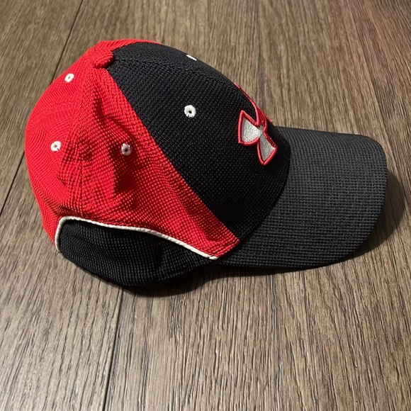 2/$25 Under Armour Men’s Fitted Cap M/L - Picture 5 of 7